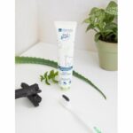 BIO&SMILE DENTIFRICIO SBIANCANTE WONDERWHITE MENTA&CARBONE | LA SAPONARIA - immagine 2