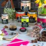 PERLE NOCCIOLA. TARTUFO DI CIOCCOLATO BIANCO CON NOCCIOLA | LA PERLA DI TORINO - immagine 2