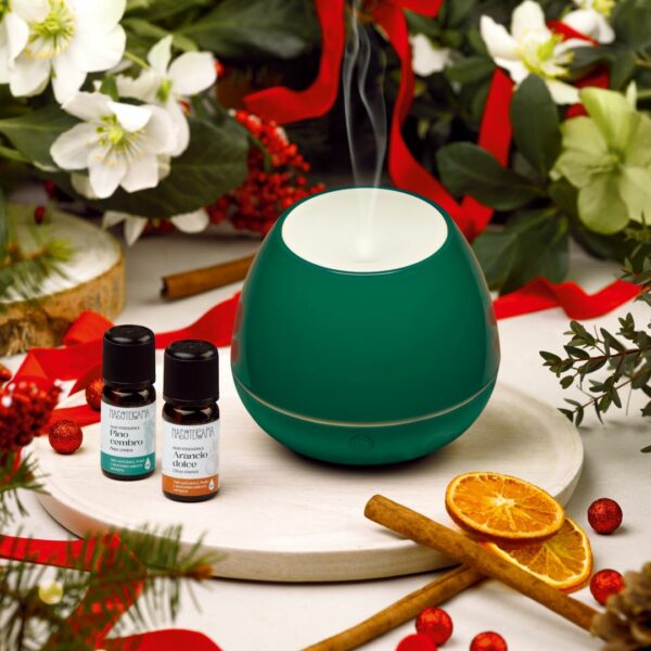 CHRISTMAS VIBES • KIT ARIA DI FESTA CON DIFFUSORE A ULTRASUONI GHIANDA VERDE E OE DI ARANCIO DOLCE BIO 5 ml | NASOTERAPIA