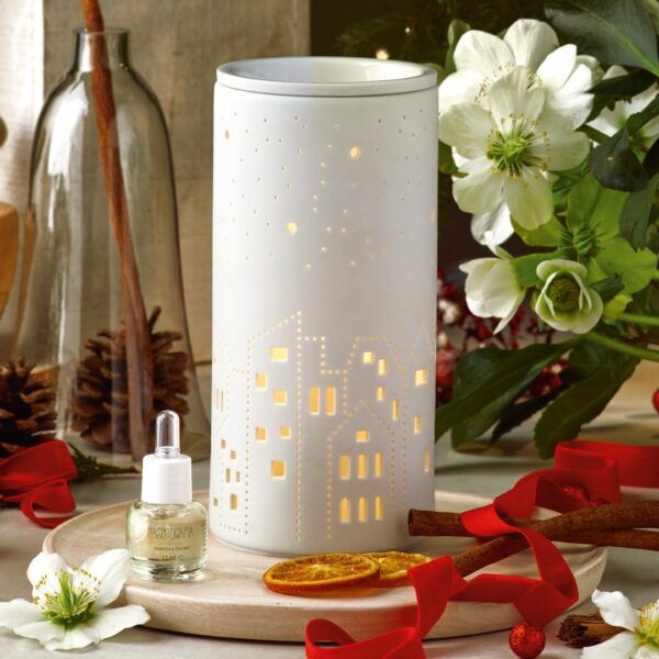CHRISTMAS VIBES • KIT HOLIDAY ESSENCE CON DIFFUSORE ELETTRICO CHRISTMAS TOWN ED ESSENZA AROMATICA CHRISTMAS VIBES 15 ml | NASOTERAPIA