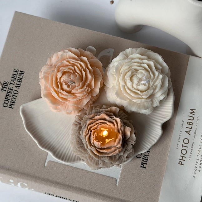 CANDELA A FORMA DI FIORE DI PEONIA / BEIGE - immagine 2