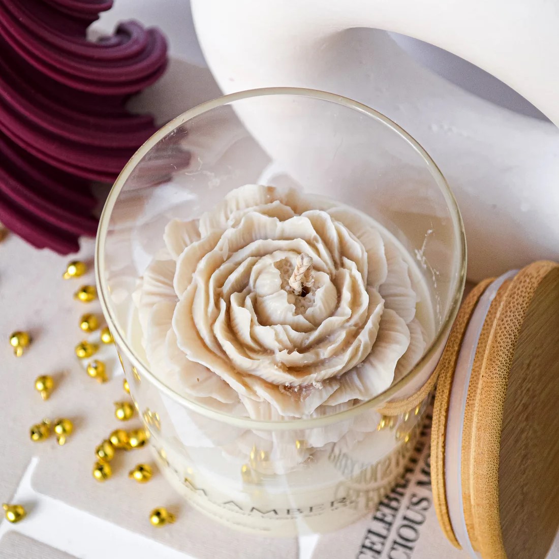 CANDELA PROFUMATA GRANDE IN BARATTOLO DI VETRO / PETALI DI PEONIA - immagine 2