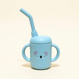 TAZZA IN SILICONE CON CANNUCCIA E MANICI "KODA IL KOALA" / AZZURRO POLVERE